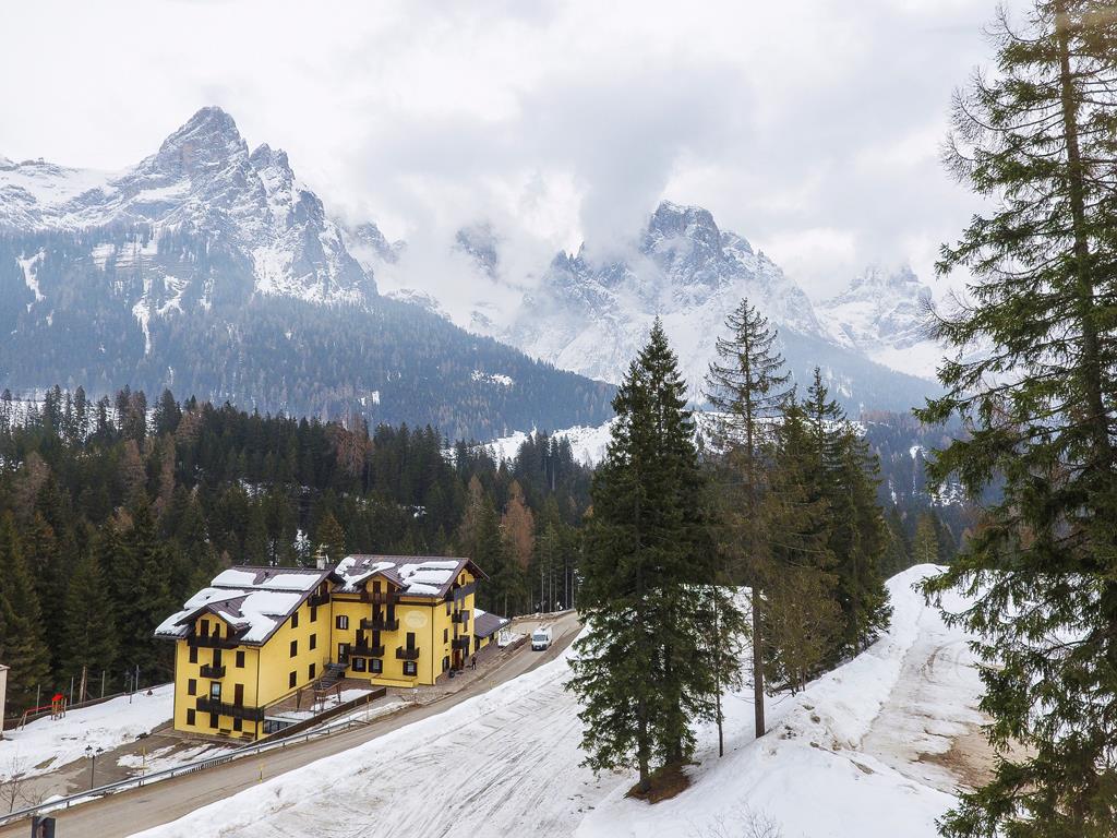 9FDF0D9BBDC566DD5D680231FAE36DFD