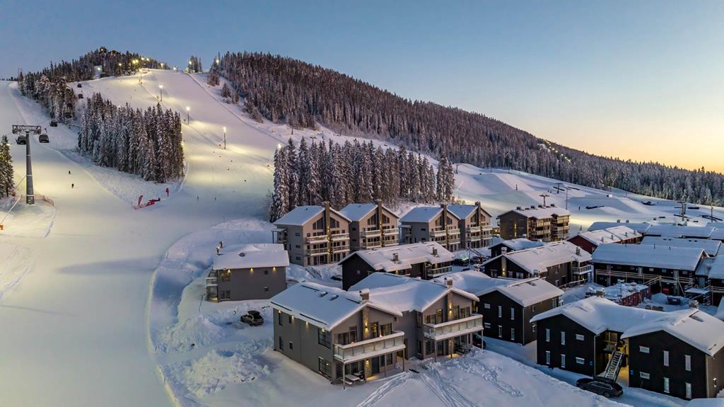 FB9700A6754DF06AEE1EEDB6E3780FEE