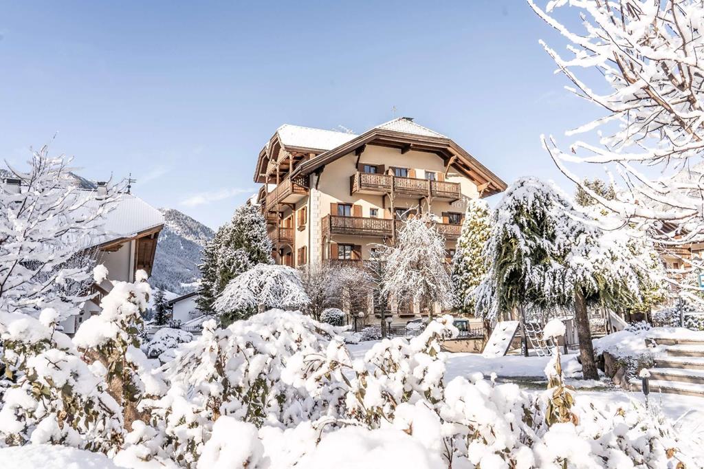 60DED5E48F0E1F325612A4CA0B4BA866